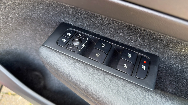 Volvo Xc40 2.0 T5 R DESIGN Pro 5dr AWD Geartronic Petrol Estate